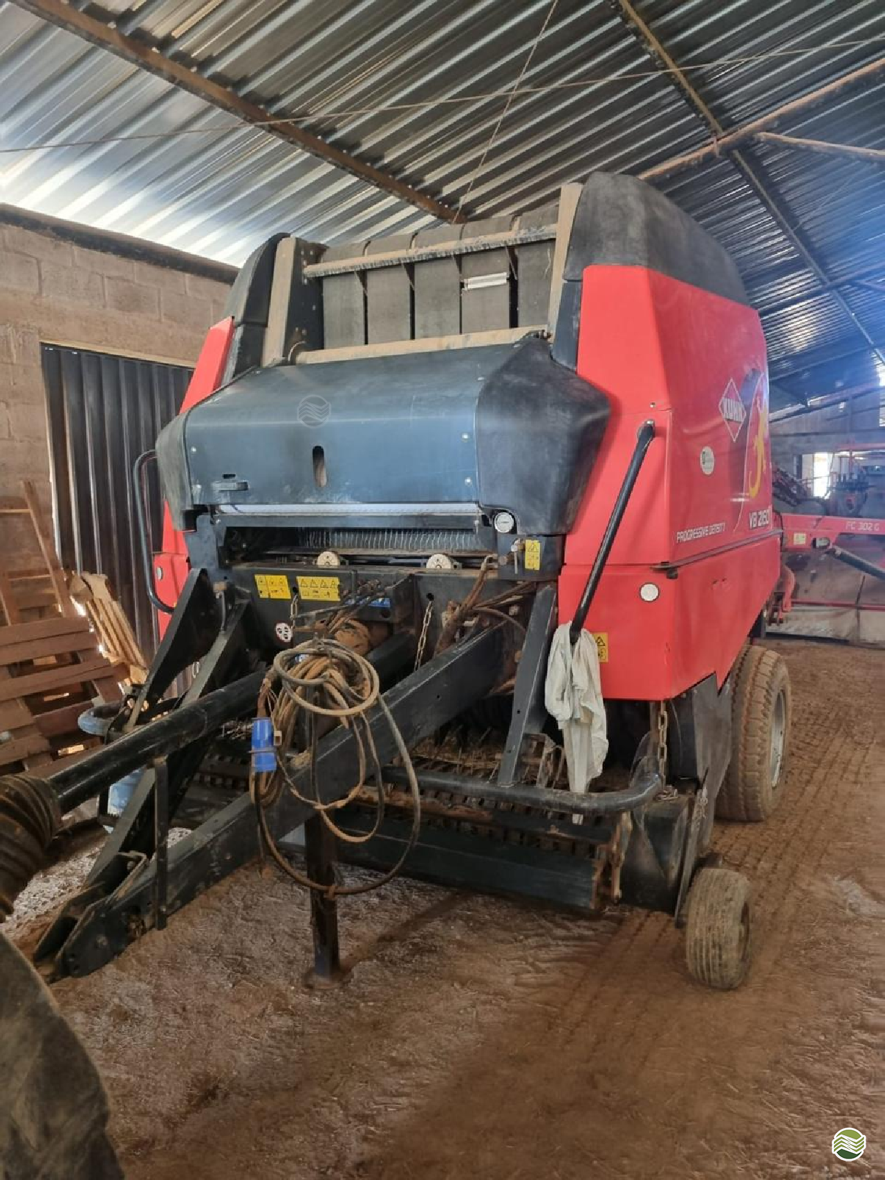 IMPLEMENTOS AGRICOLAS ENFARDADEIRA ENFARDADEIRA DE FARDOS Machine Tratores LAVRAS MINAS GERAIS MG